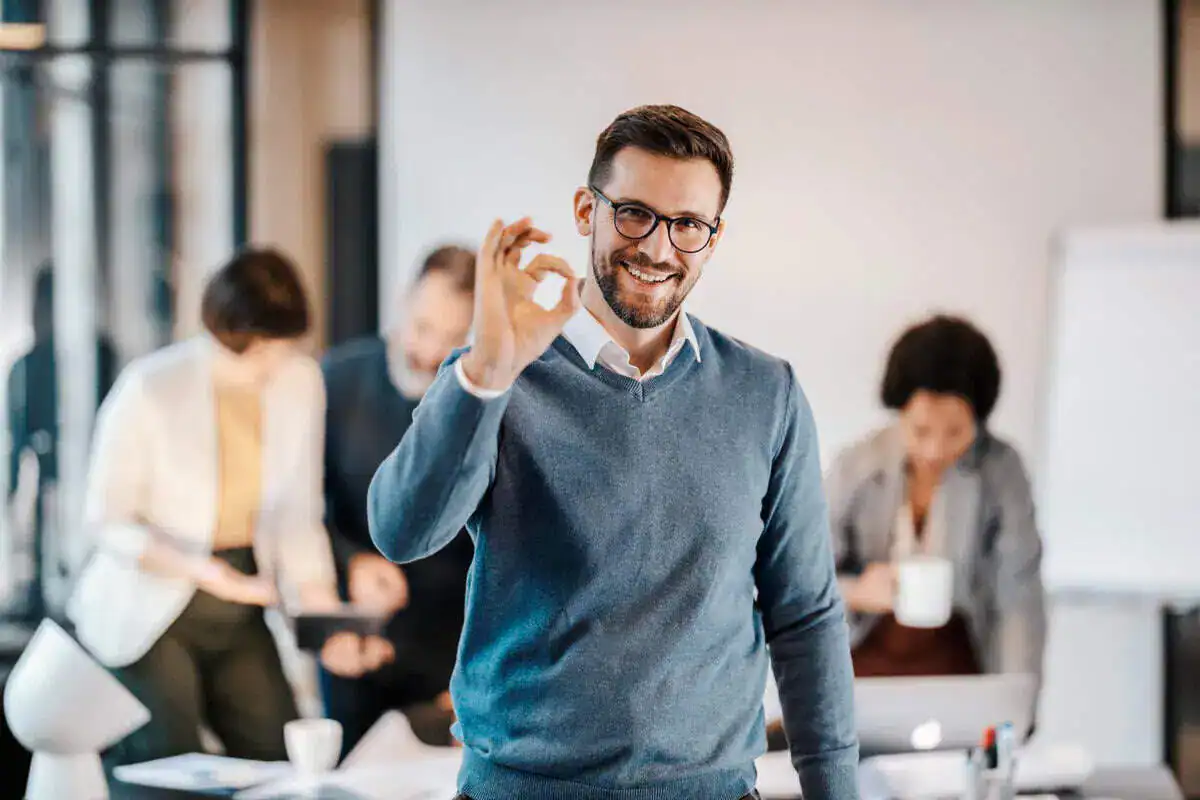 Happiness manager ou CHO assurant le bien-être des employés et la culture d'entreprise